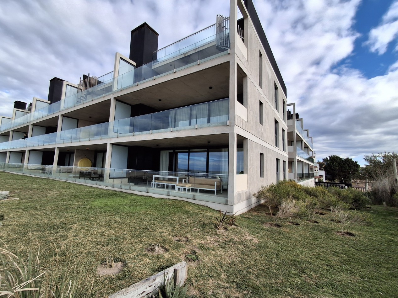 Departamento en venta 3 ambientes de categoria frente al mar en complejo Dor playa