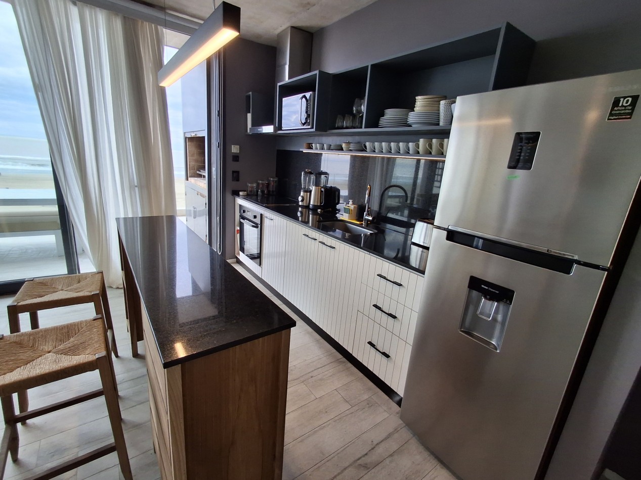Departamento en venta 3 ambientes de categoria frente al mar en complejo Dor playa