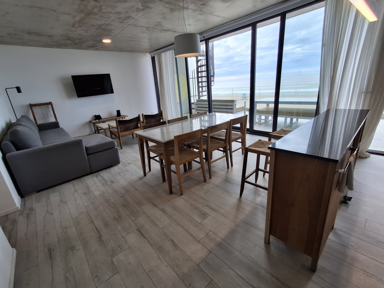 Departamento en venta 3 ambientes de categoria frente al mar en complejo Dor playa
