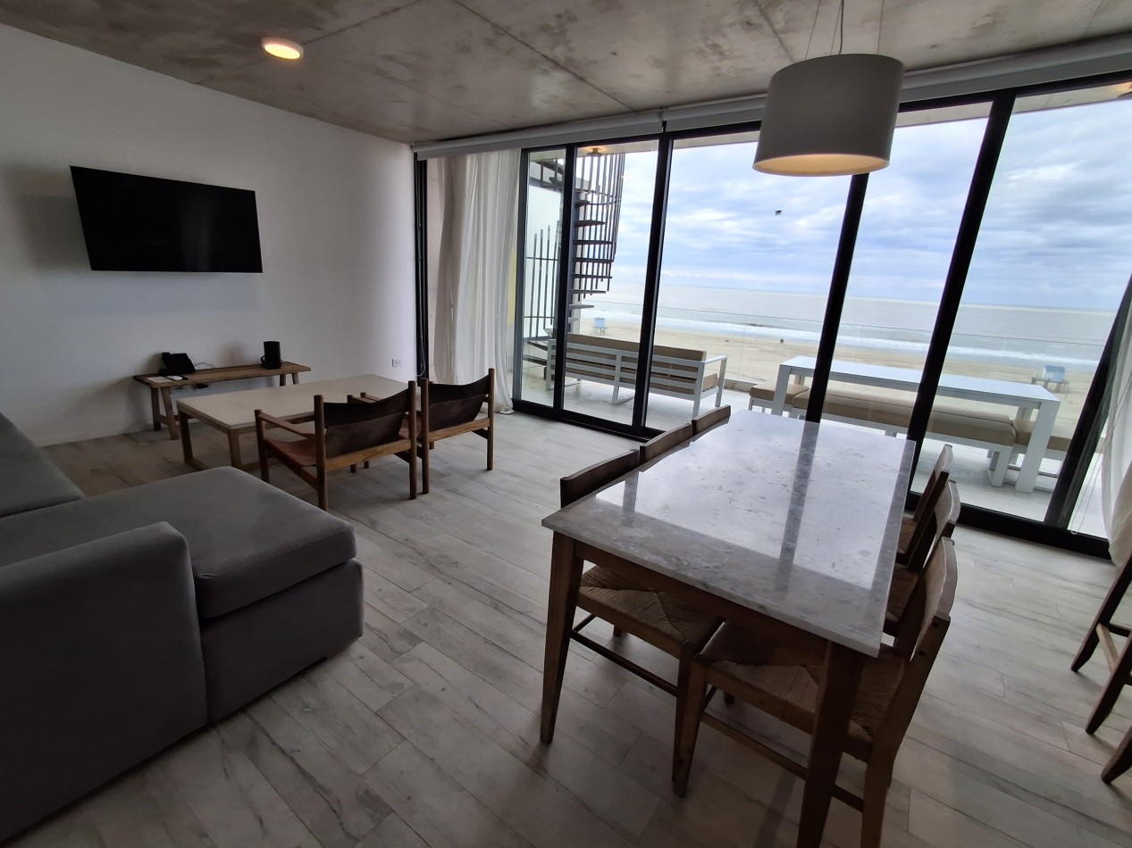 Departamento en venta 3 ambientes de categoria frente al mar en complejo Dor playa