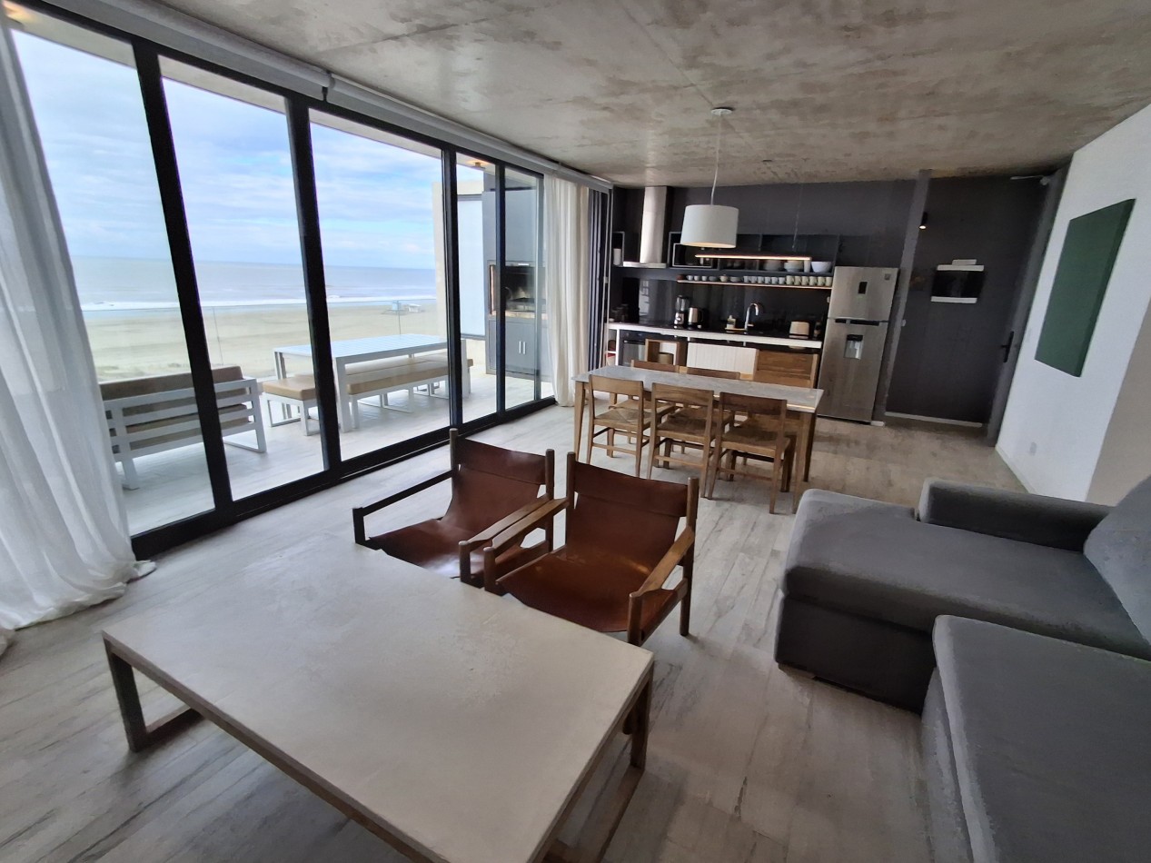 Departamento en venta 3 ambientes de categoria frente al mar en complejo Dor playa
