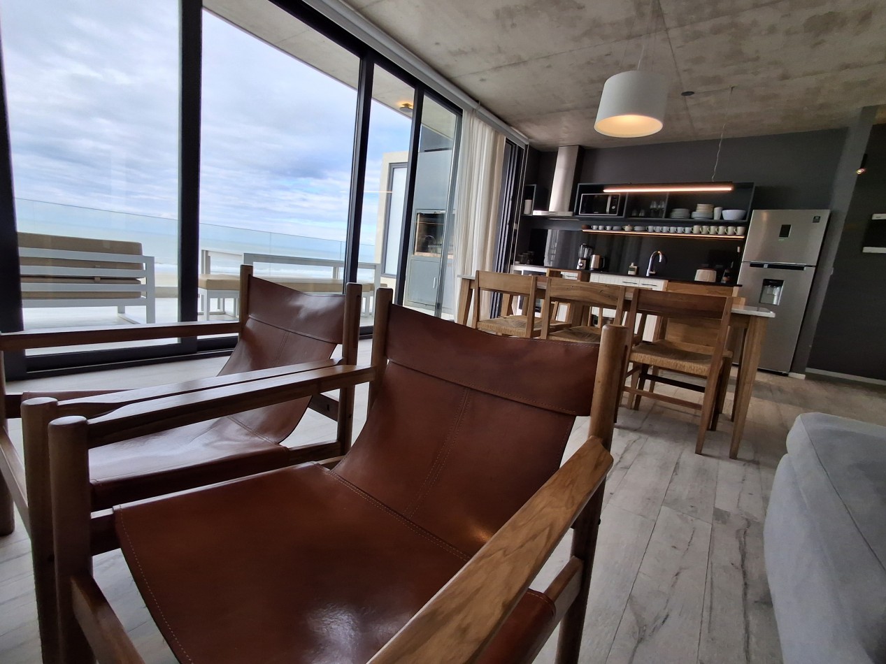 Departamento en venta 3 ambientes de categoria frente al mar en complejo Dor playa