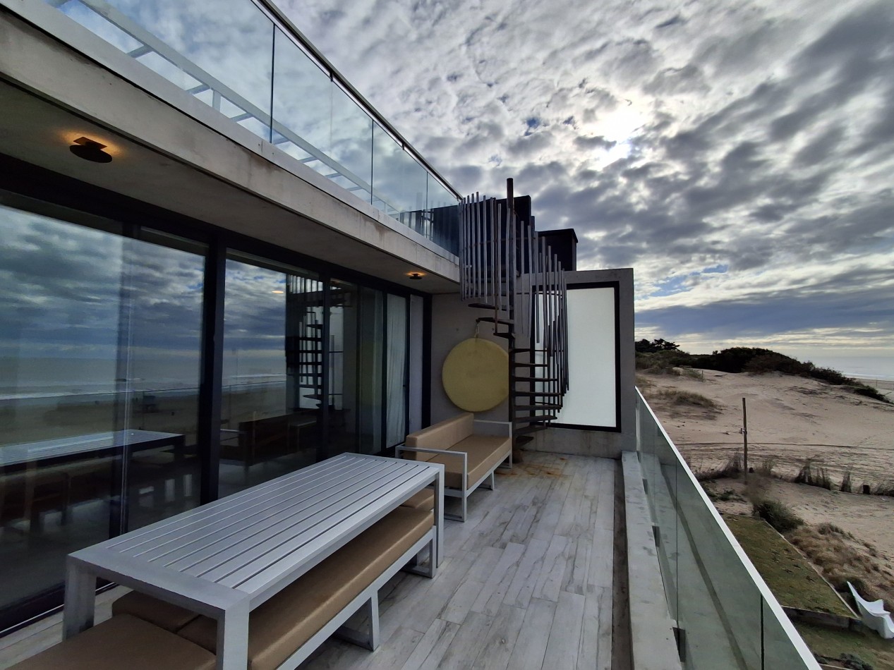 Departamento en venta 3 ambientes de categoria frente al mar en complejo Dor playa