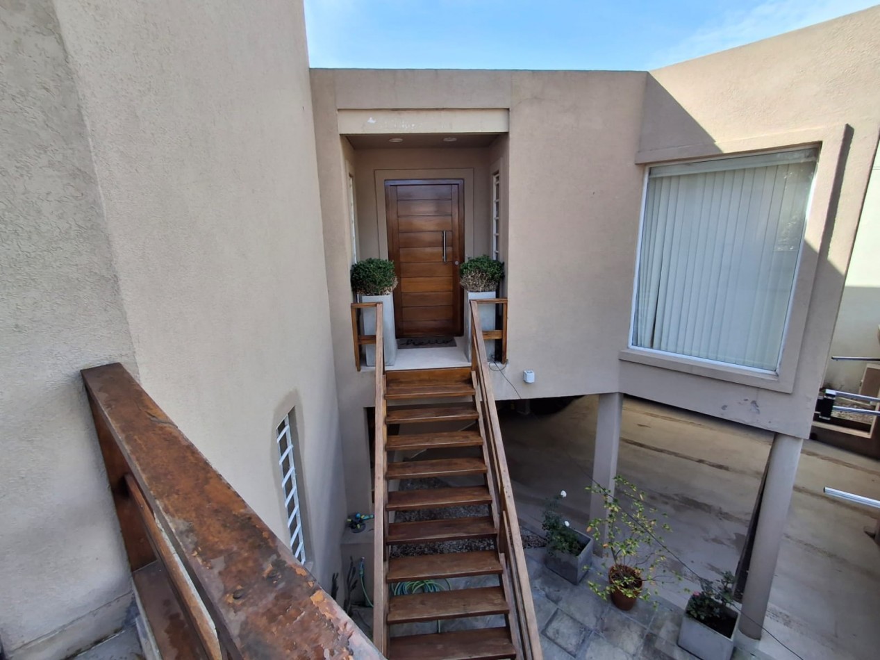 Casa en venta de Categoria 4 ambientes en Vila Gesell