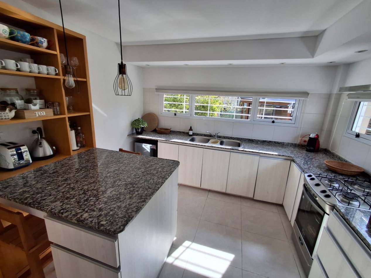 Casa en venta de Categoria 4 ambientes en Vila Gesell