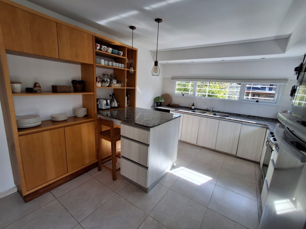 Casa en venta de Categoria 4 ambientes en Vila Gesell