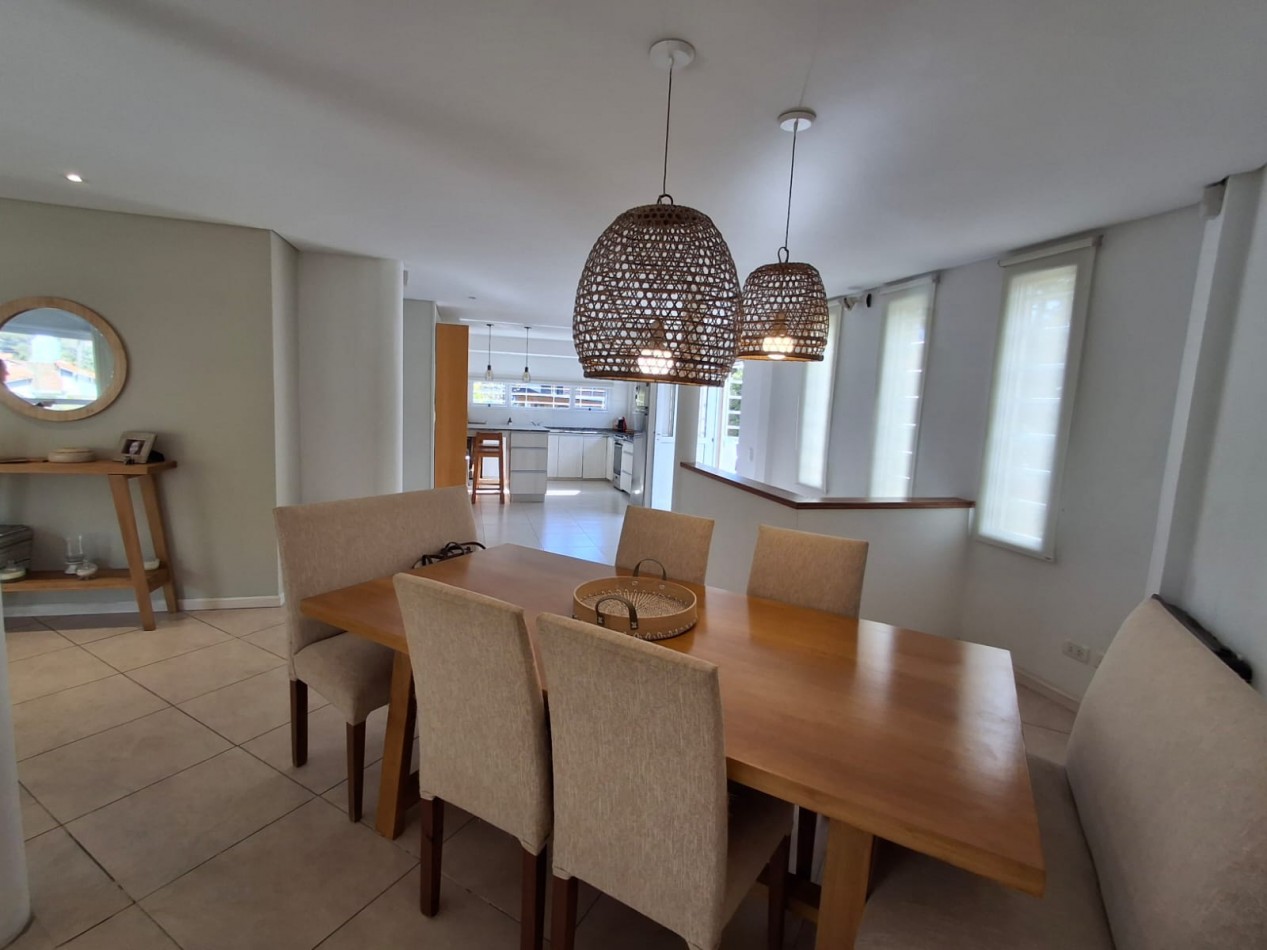 Casa en venta de Categoria 4 ambientes en Vila Gesell