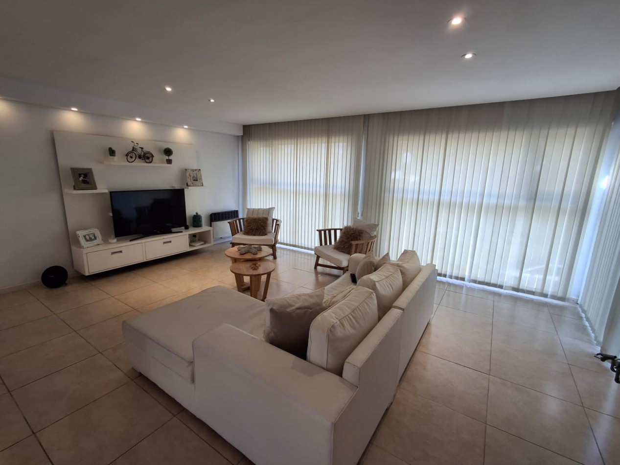 Casa en venta de Categoria 4 ambientes en Vila Gesell