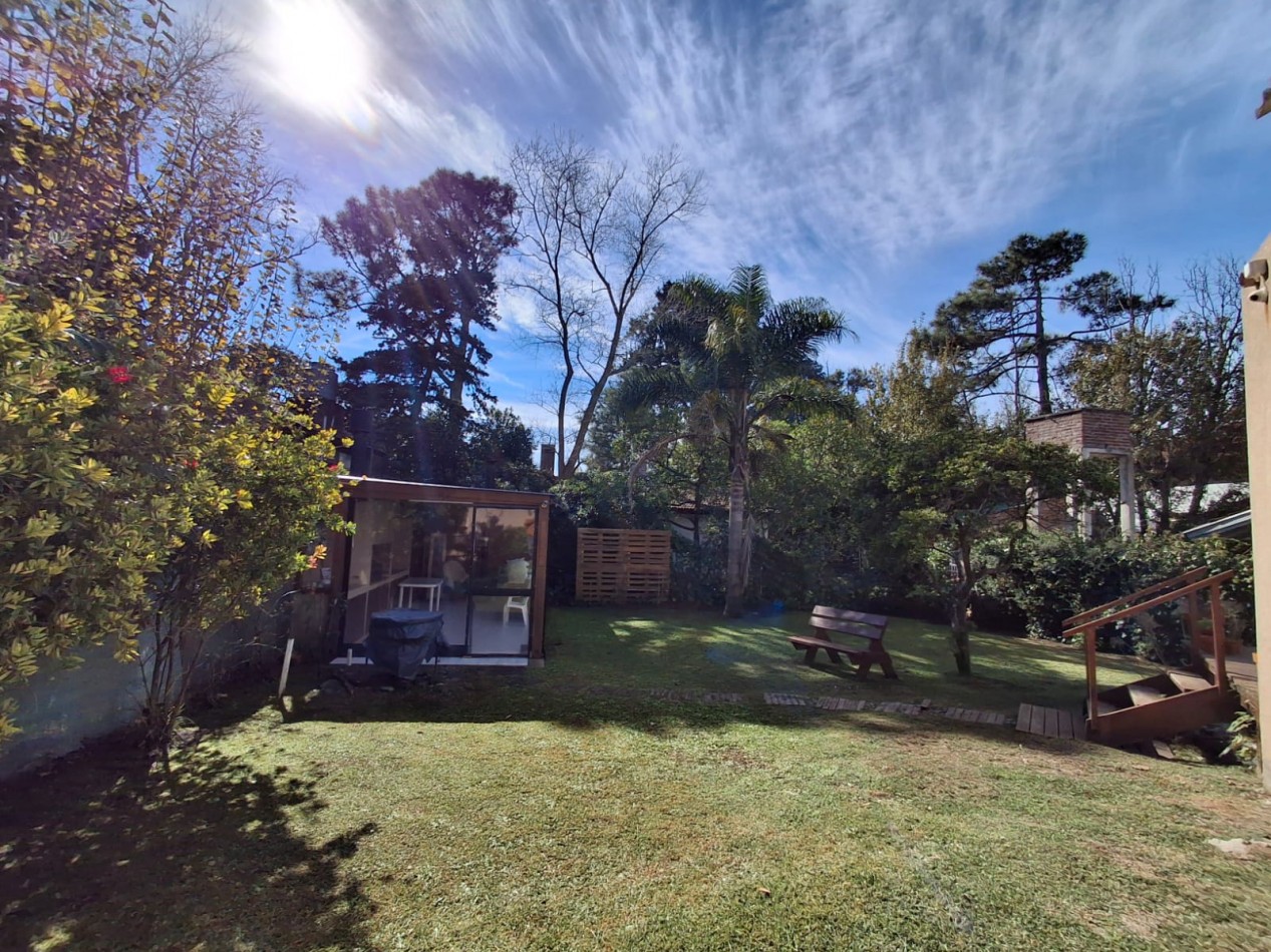 Casa en venta de Categoria 4 ambientes en Vila Gesell