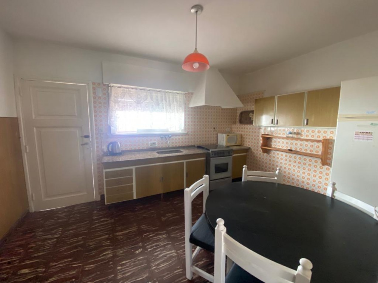 Casa en venta 4 ambientes con cochera y gas natural en Villa Gesell zona centro