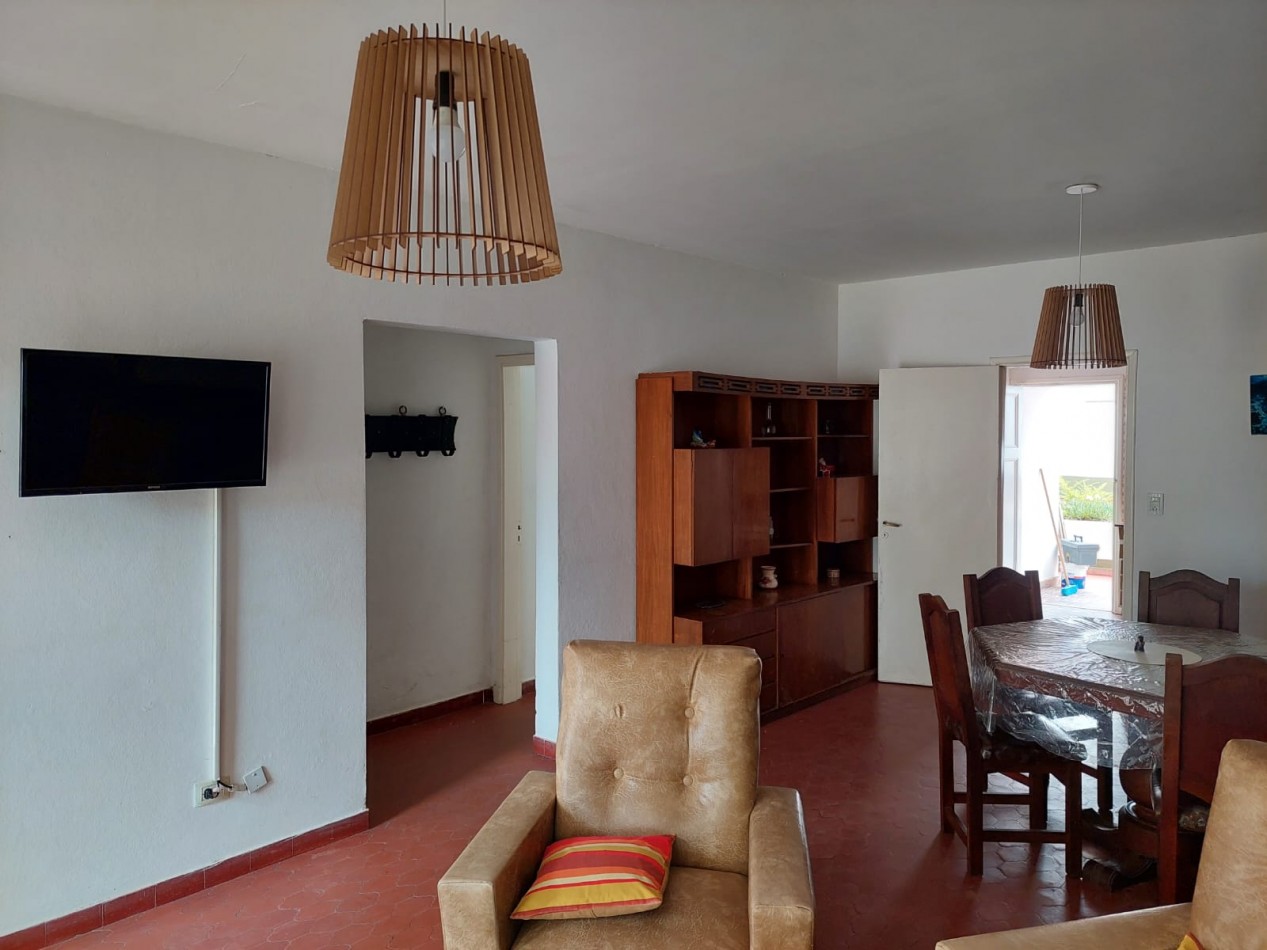 Casa en venta 4 ambientes con cochera y gas natural en Villa Gesell zona centro