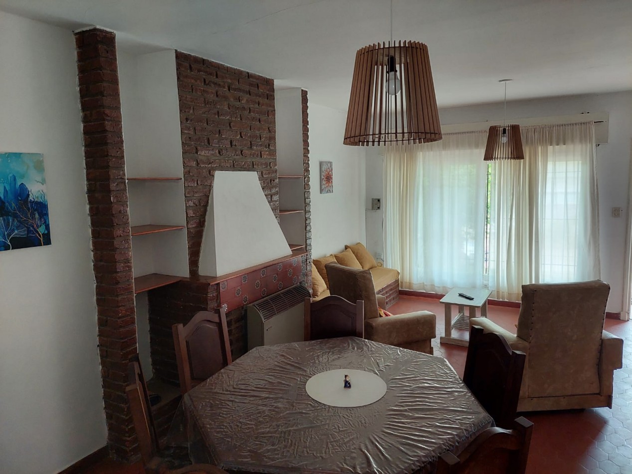 Casa en venta 4 ambientes con cochera y gas natural en Villa Gesell zona centro