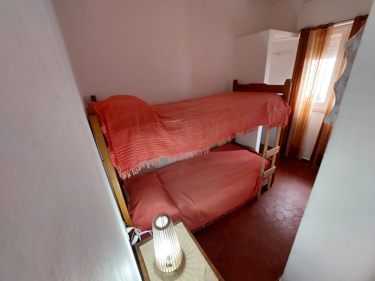 Casa en venta 4 ambientes con cochera y gas natural en Villa Gesell zona centro