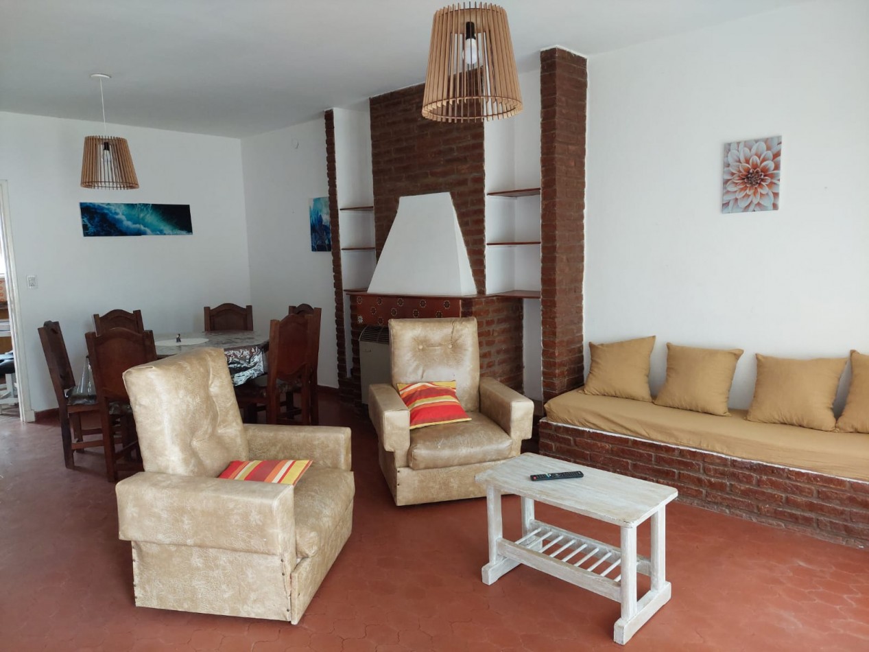 Casa en venta 4 ambientes con cochera y gas natural en Villa Gesell zona centro