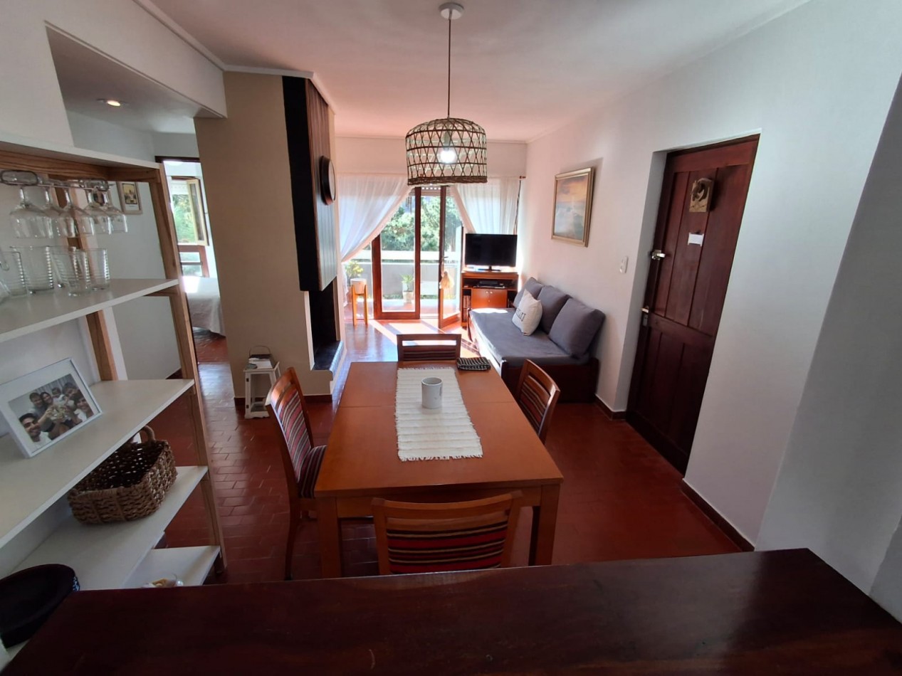 Excepcional departamento 3 ambientes con cochera en Villa Gesell barrio norte a metros del mar.