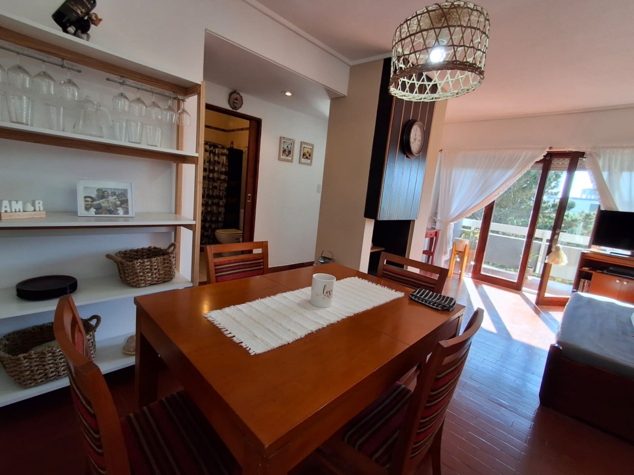 Excepcional departamento 3 ambientes con cochera en Villa Gesell barrio norte a metros del mar.