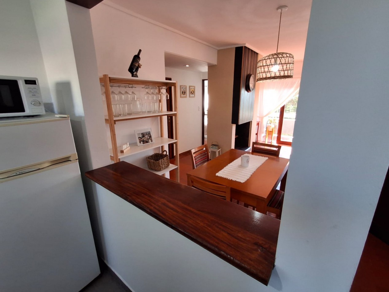 Excepcional departamento 3 ambientes con cochera en Villa Gesell barrio norte a metros del mar.