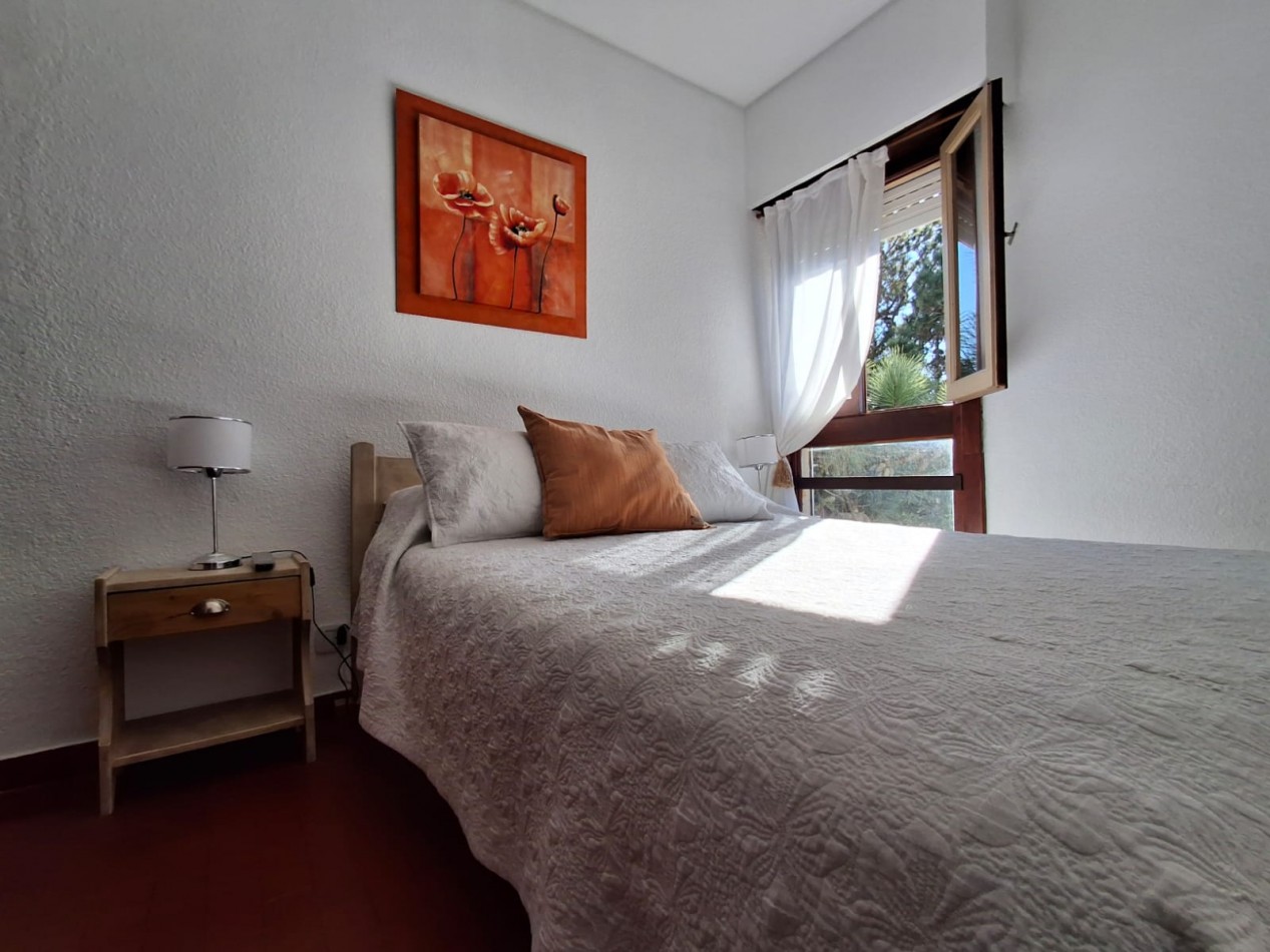 Excepcional departamento 3 ambientes con cochera en Villa Gesell barrio norte a metros del mar.