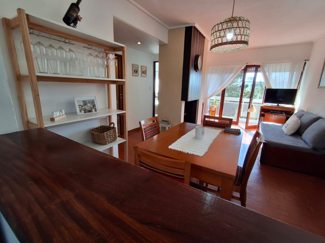 Excepcional departamento 3 ambientes con cochera en Villa Gesell barrio norte a metros del mar.