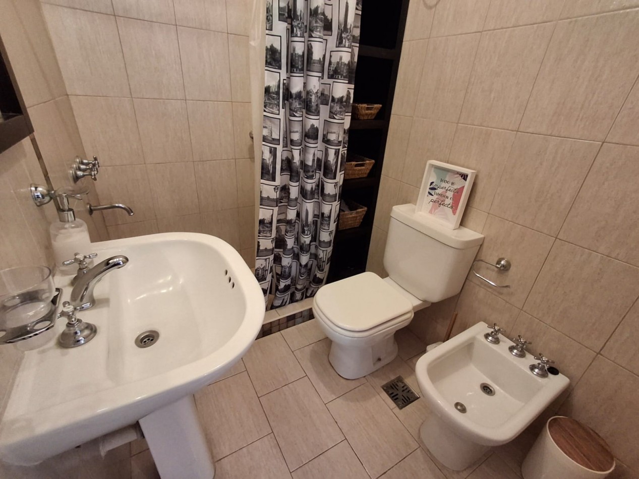 Excepcional departamento 3 ambientes con cochera en Villa Gesell barrio norte a metros del mar.
