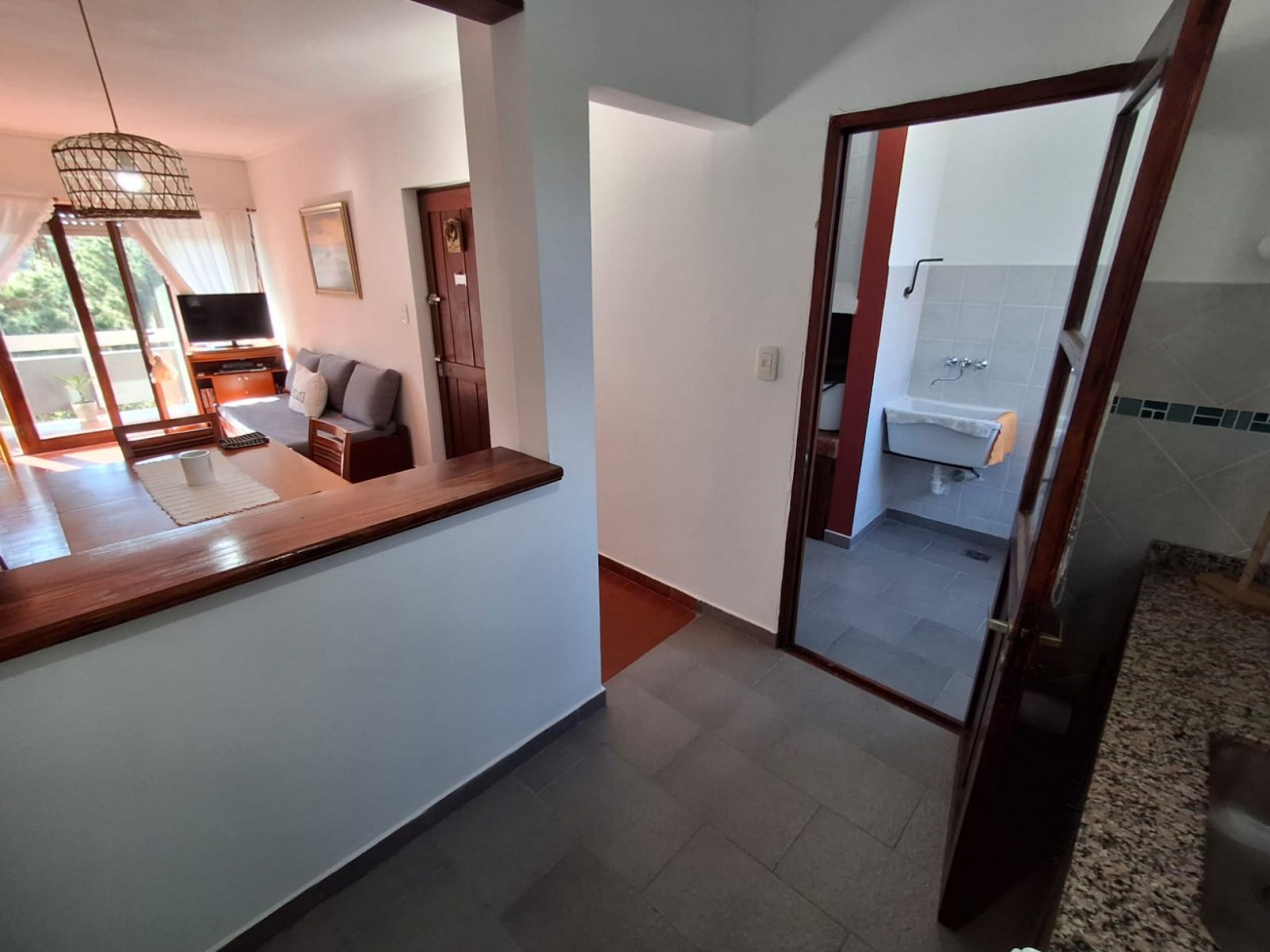Excepcional departamento 3 ambientes con cochera en Villa Gesell barrio norte a metros del mar.