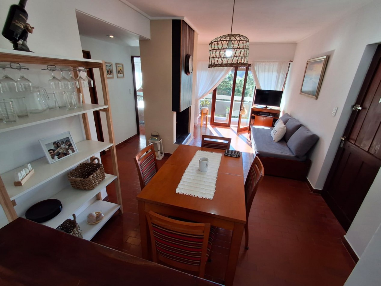 Excepcional departamento 3 ambientes con cochera en Villa Gesell barrio norte a metros del mar.