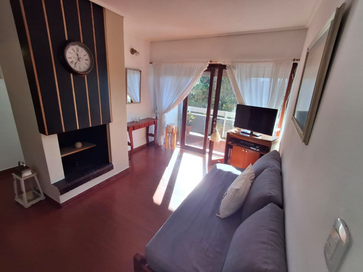 Excepcional departamento 3 ambientes con cochera en Villa Gesell barrio norte a metros del mar.