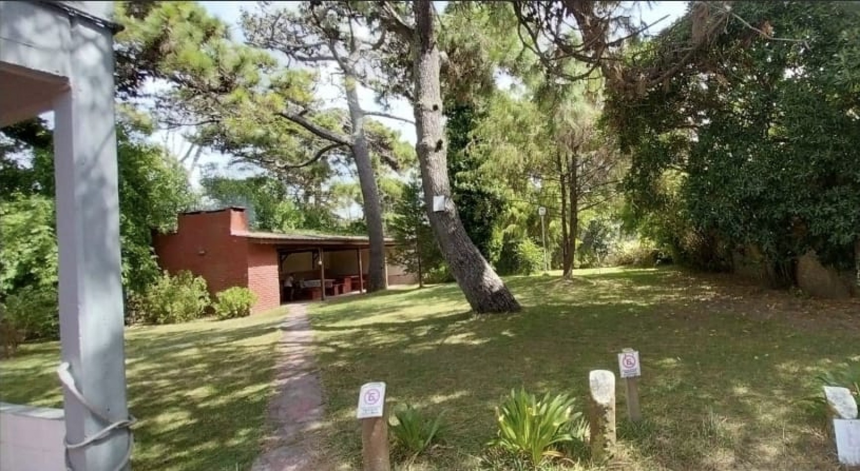 Excepcional departamento 3 ambientes con cochera en Villa Gesell barrio norte a metros del mar.