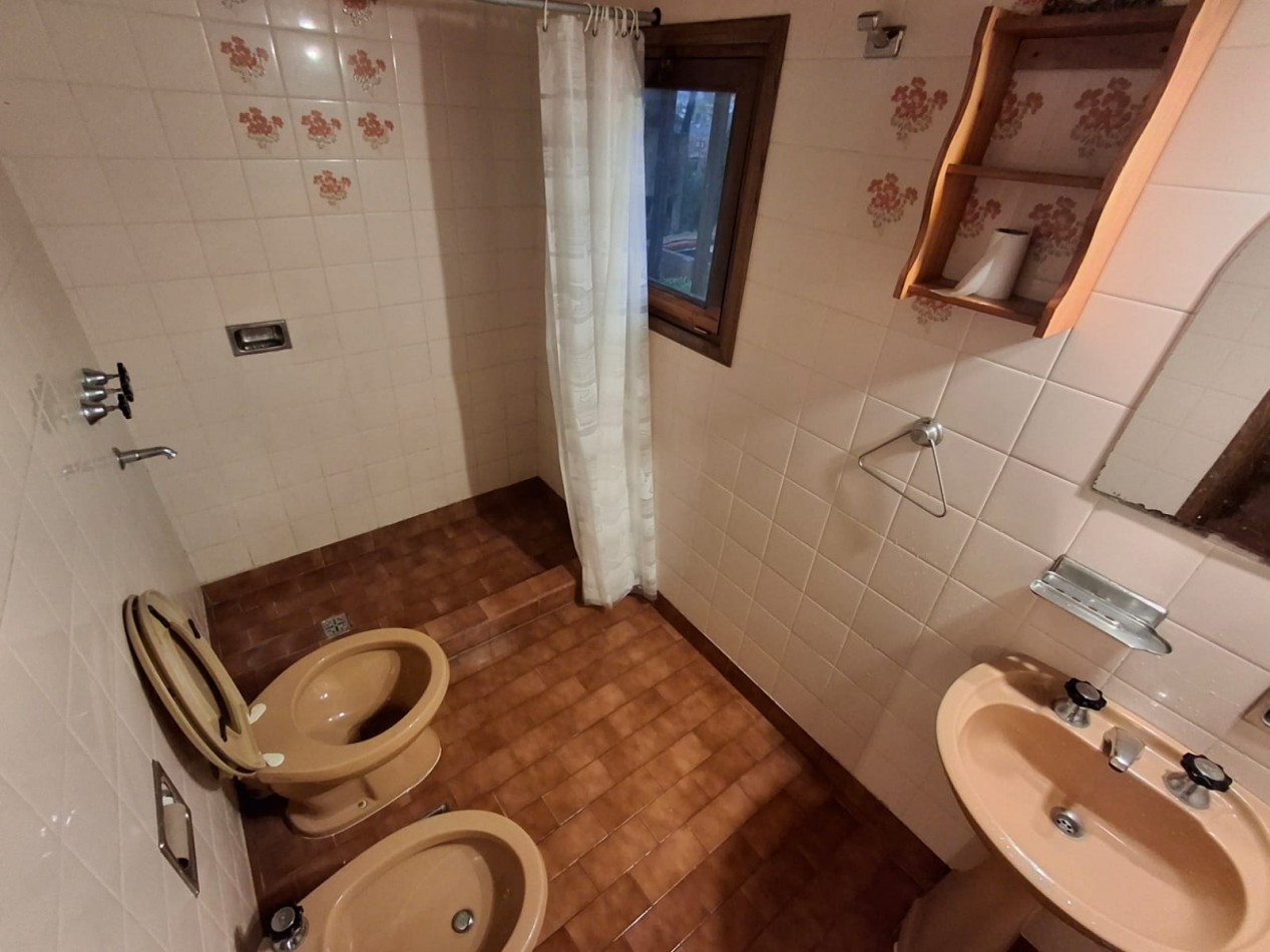 Casa en venta 4 ambientes en Villa Gesell zona centro en complejo cerrado.