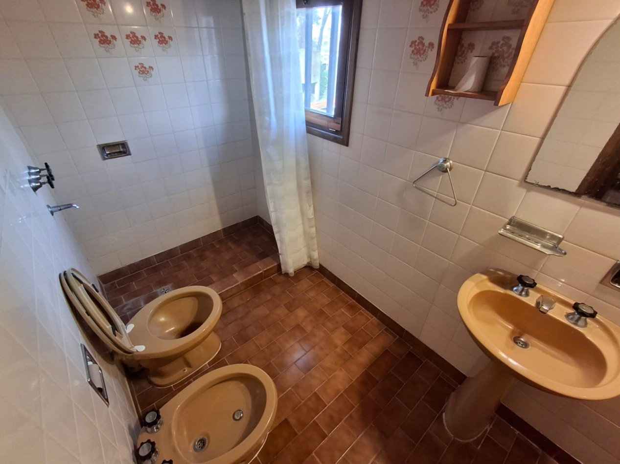 Casa en venta 4 ambientes en Villa Gesell zona centro en complejo cerrado.