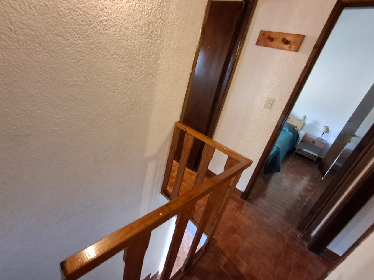 Casa en venta 4 ambientes en Villa Gesell zona centro en complejo cerrado.