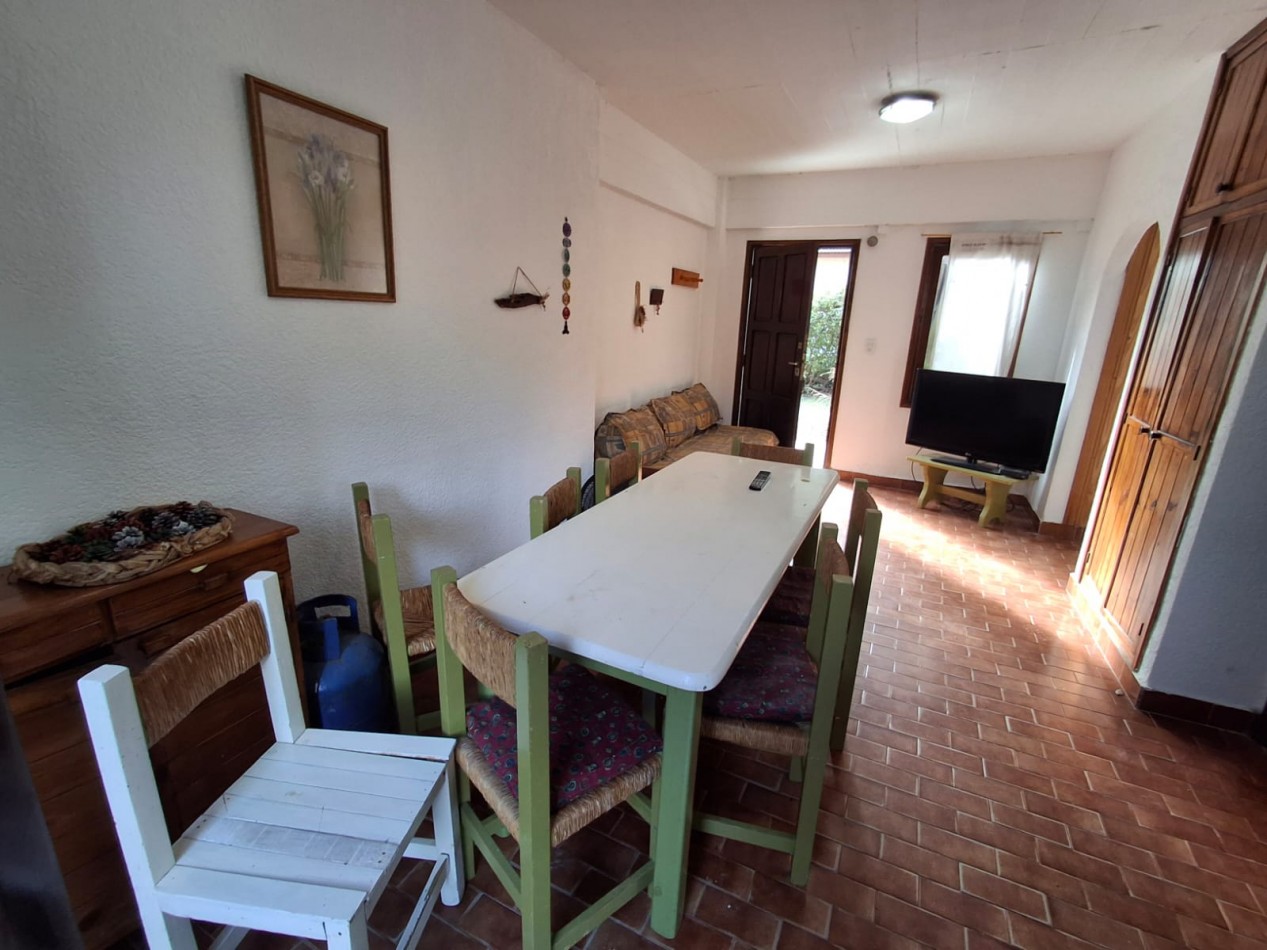 Casa en venta 4 ambientes en Villa Gesell zona centro en complejo cerrado.