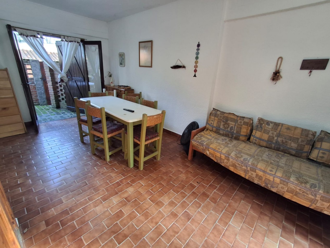 Casa en venta 4 ambientes en Villa Gesell zona centro en complejo cerrado.