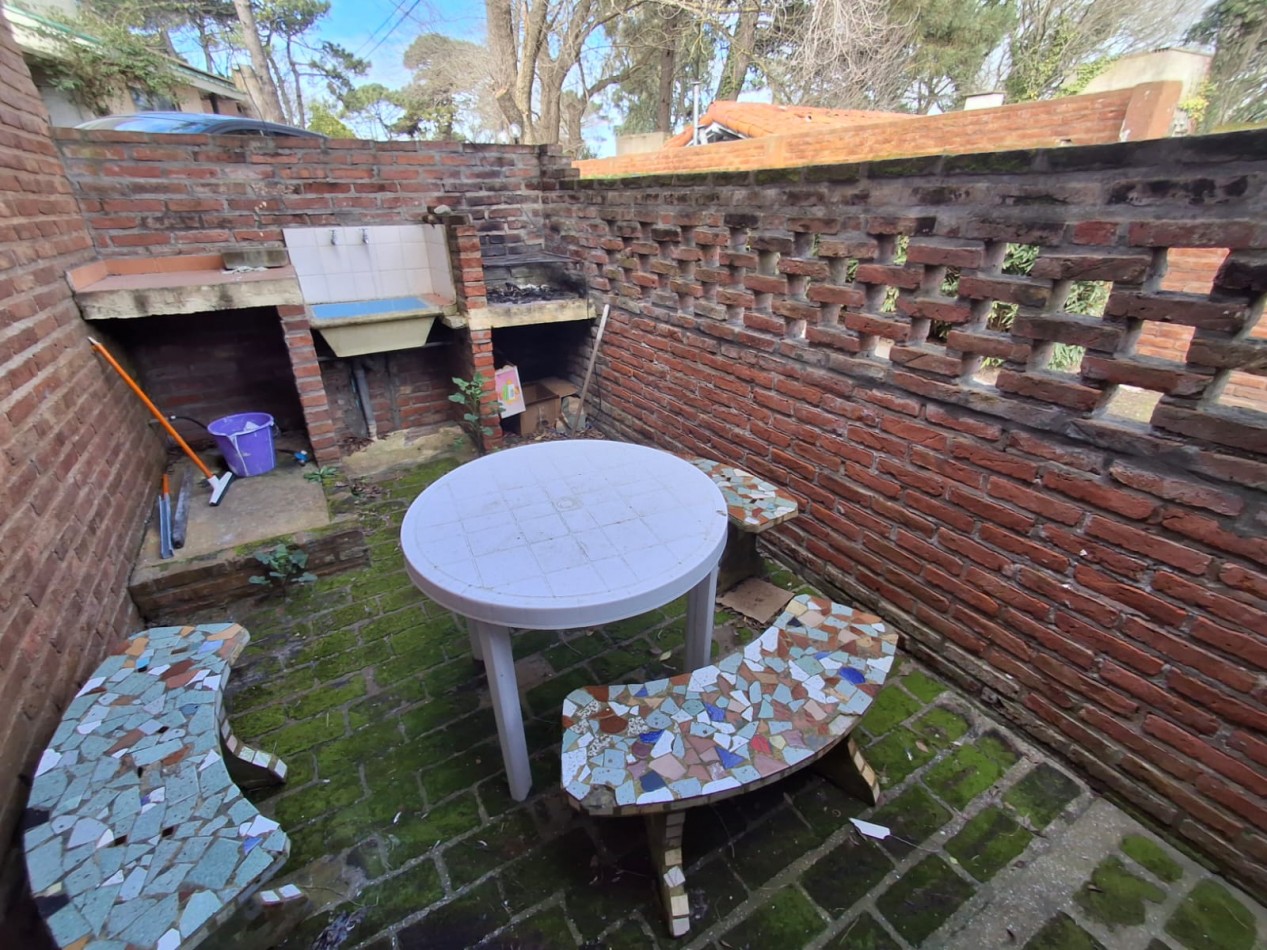 Casa en venta 4 ambientes en Villa Gesell zona centro en complejo cerrado.