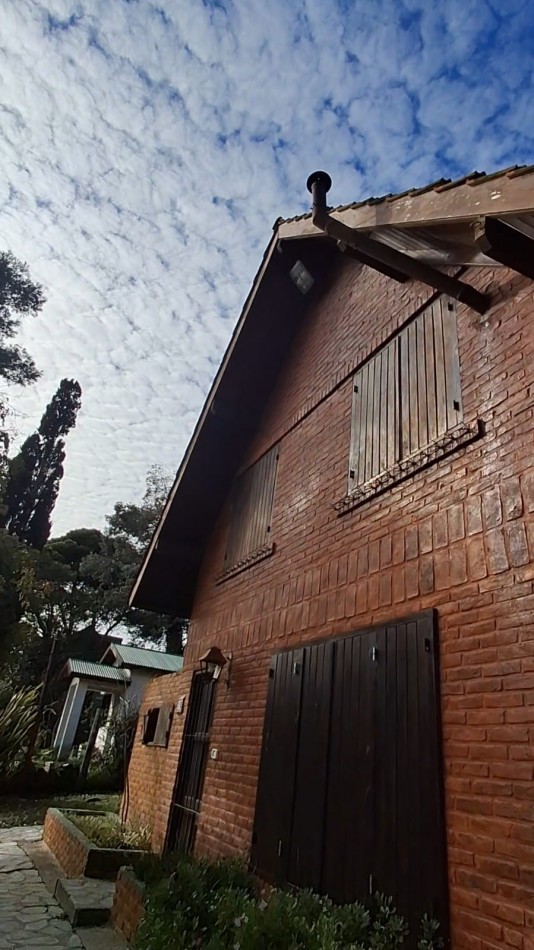Casa en venta 4 ambientes en Villa Gesell zona centro en complejo cerrado.