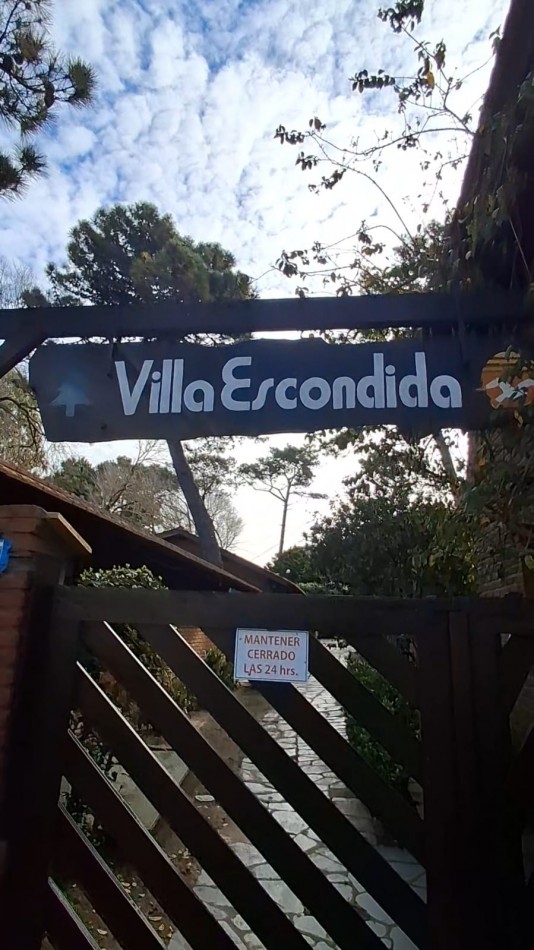 Casa en venta 4 ambientes en Villa Gesell zona centro en complejo cerrado.