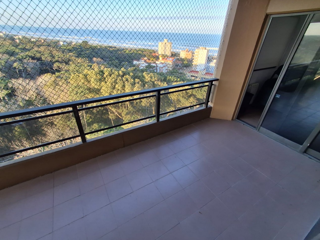 Altos del Pinar depto 4 ambientes con vista al mar y al bosque fundacional de Gesell.