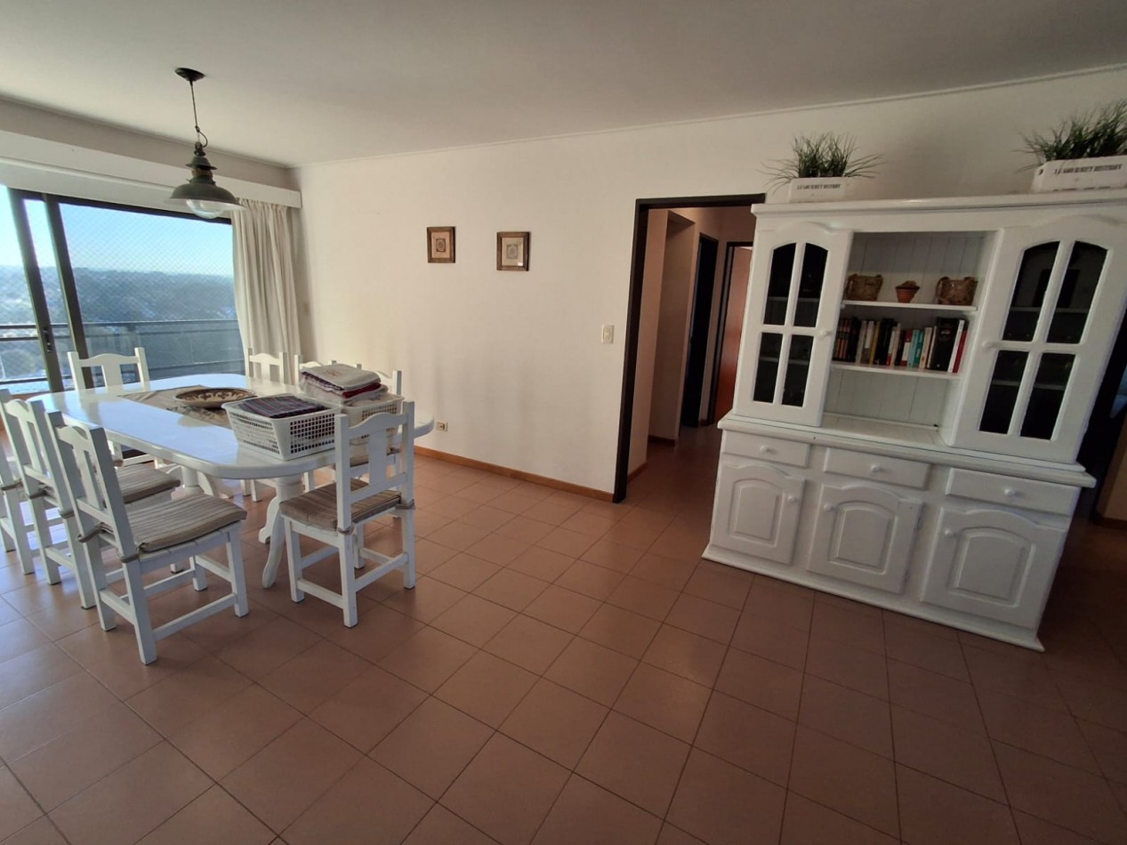 Altos del Pinar depto 4 ambientes con vista al mar y al bosque fundacional de Gesell.