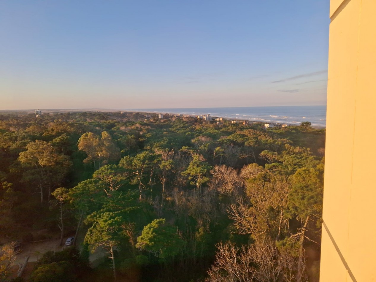 Altos del Pinar depto 4 ambientes con vista al mar y al bosque fundacional de Gesell.