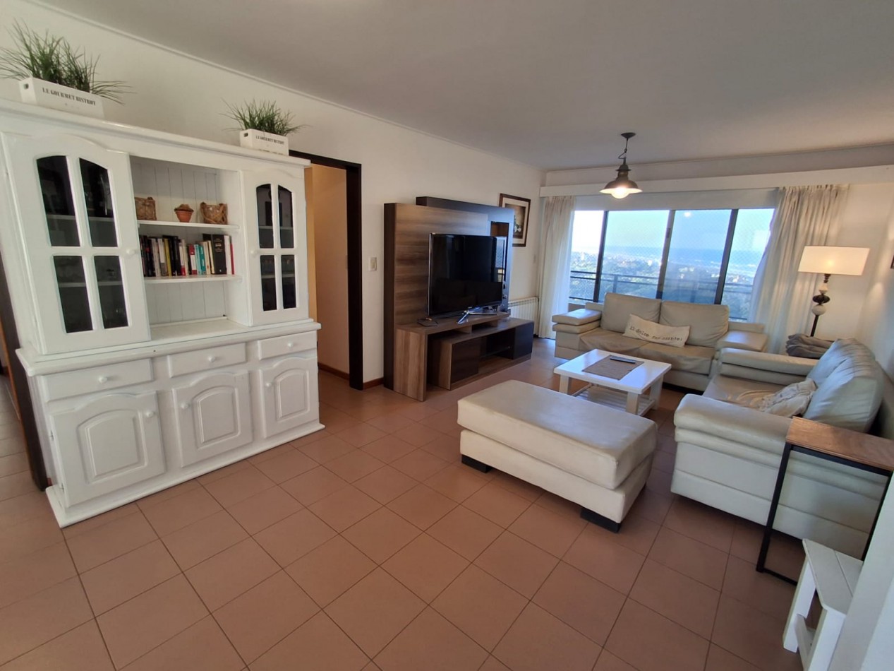 Altos del Pinar depto 4 ambientes con vista al mar y al bosque fundacional de Gesell.