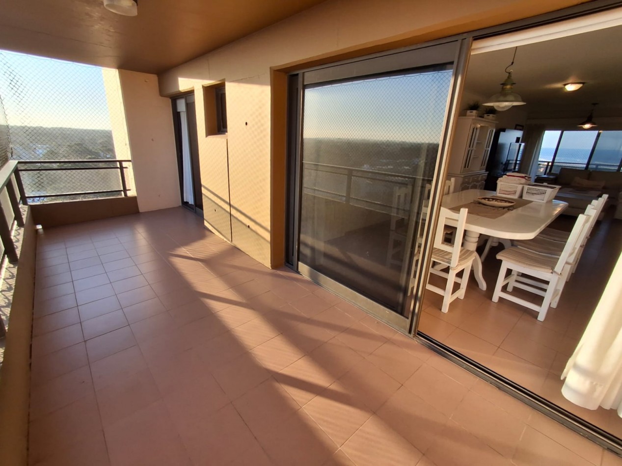 Altos del Pinar depto 4 ambientes con vista al mar y al bosque fundacional de Gesell.