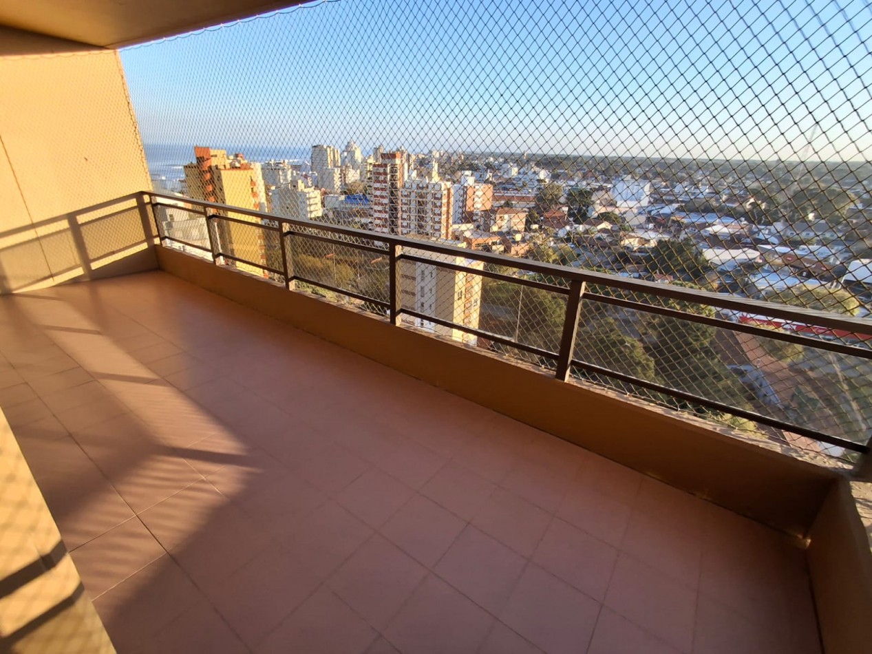 Altos del Pinar depto 4 ambientes con vista al mar y al bosque fundacional de Gesell.