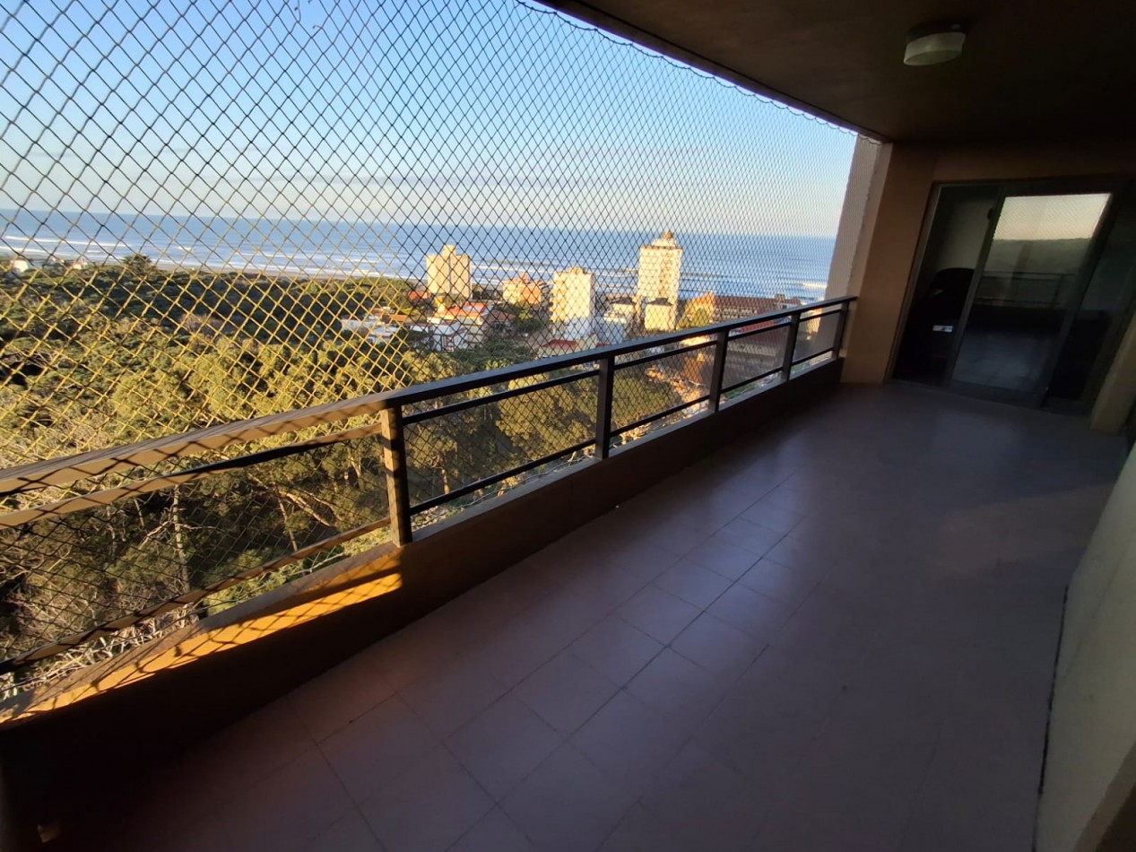 Altos del Pinar depto 4 ambientes con vista al mar y al bosque fundacional de Gesell.