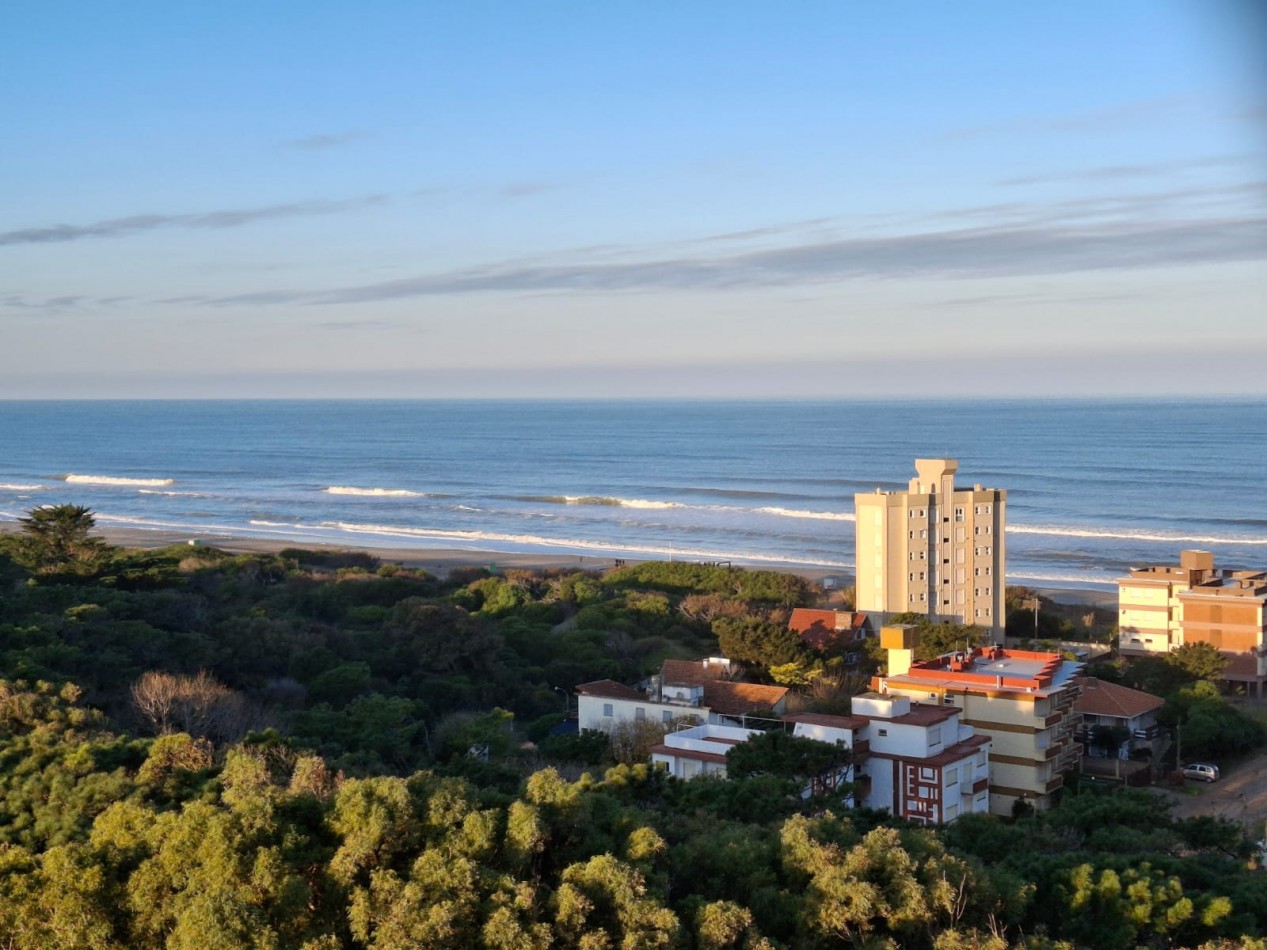 Altos del Pinar depto 4 ambientes con vista al mar y al bosque fundacional de Gesell.