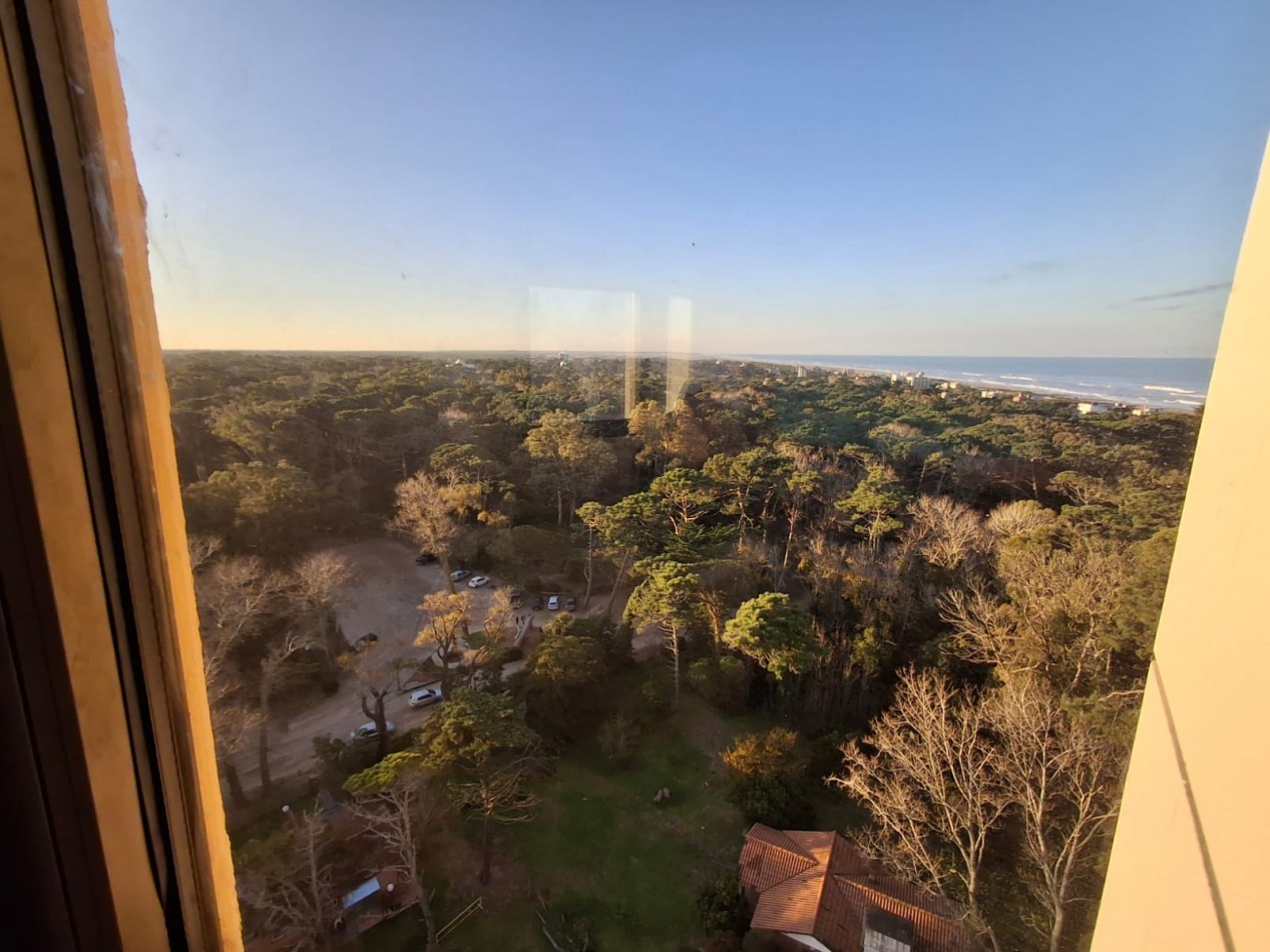 Altos del Pinar depto 4 ambientes con vista al mar y al bosque fundacional de Gesell.