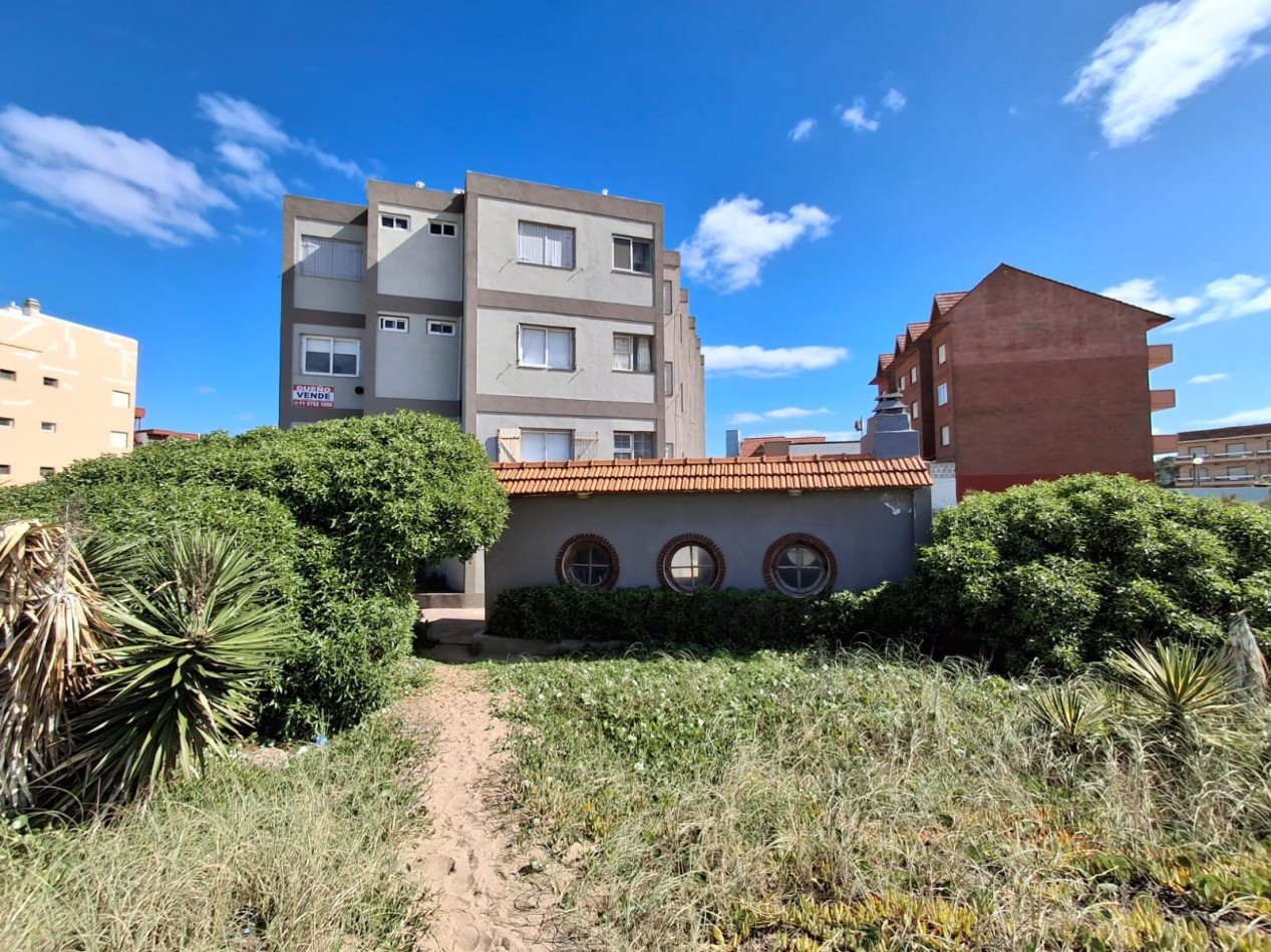 Departamento con vista al mar y cochera.