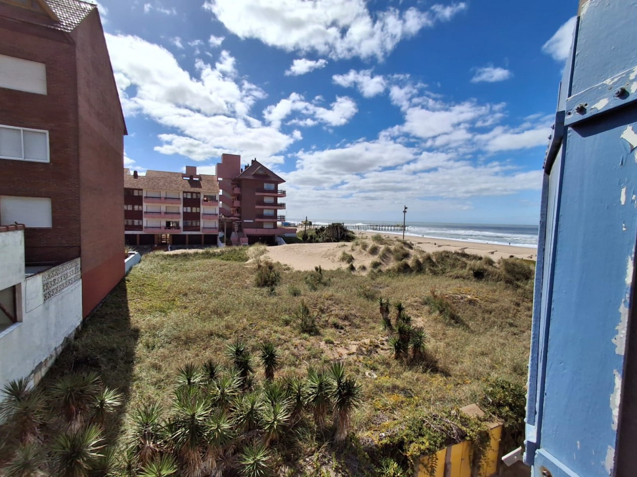 Departamento con vista al mar y cochera.