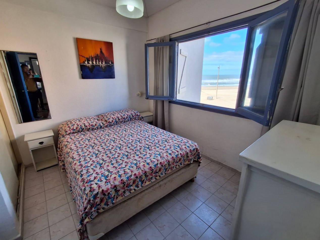 Departamento con vista al mar y cochera.