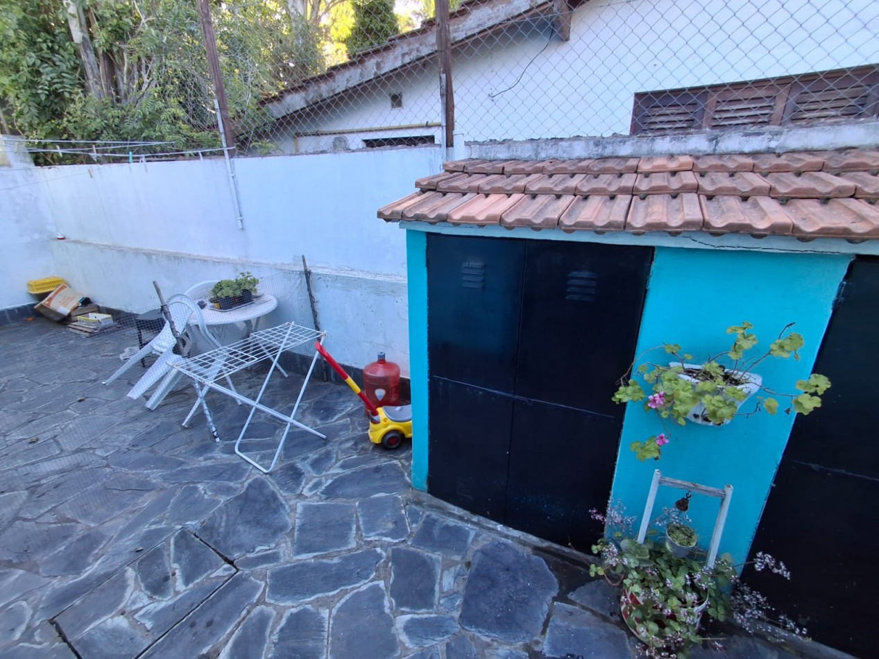 Casa en venta mas dos duplex