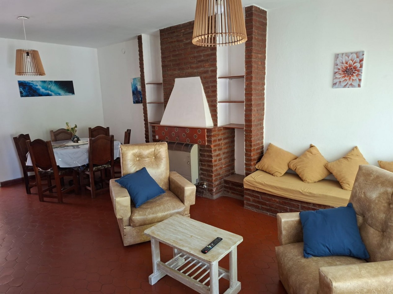 Casa en venta 4 ambientes con cochera y gas natural en Villa Gesell zona centro